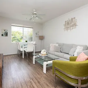  Apartment Two Bedroom Sleeps 6 With Free Parking Near Boating United States